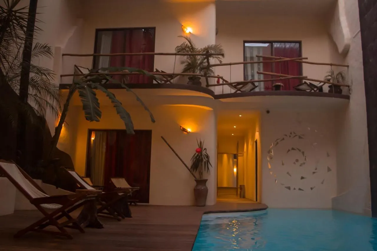 Hotel Kinbe - Few Steps From 5Th Avenue And The Beach Playa del Carmen